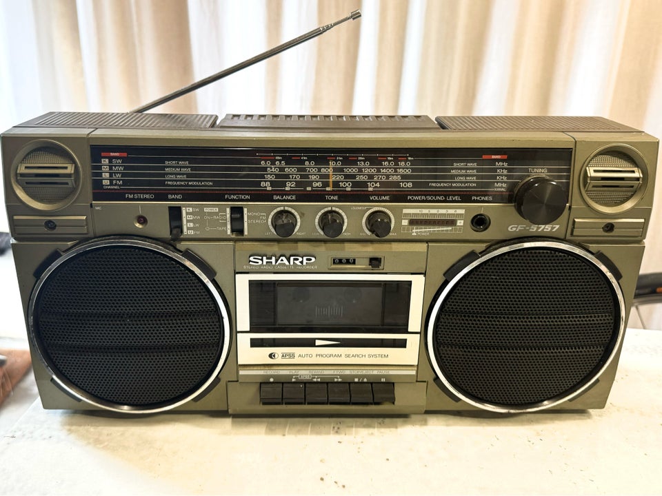 Ghettoblaster, Andet, Sharp GF