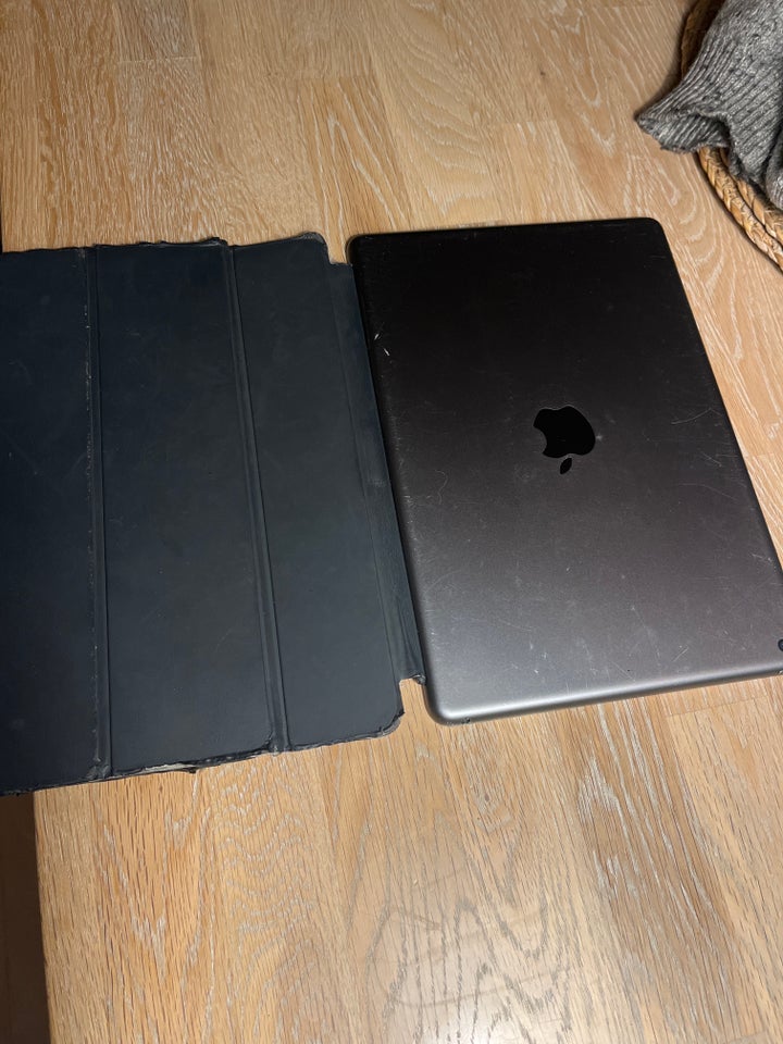 iPad 8, 128 GB, sort