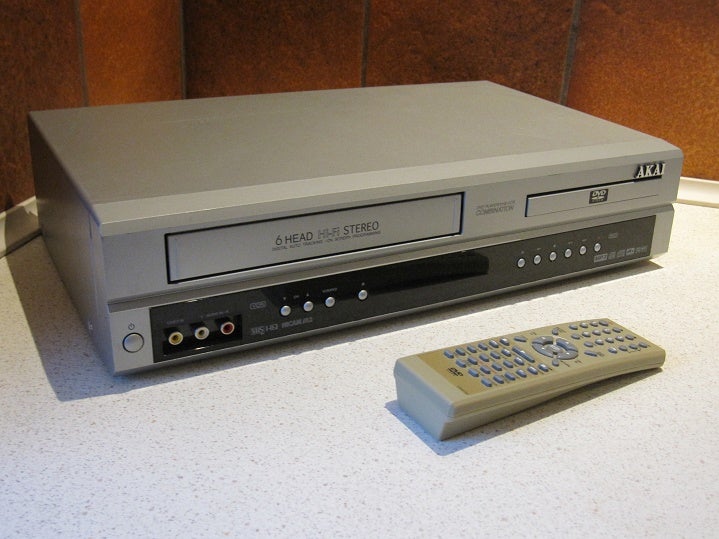 VHS videomaskine, Akai, DV-V606N