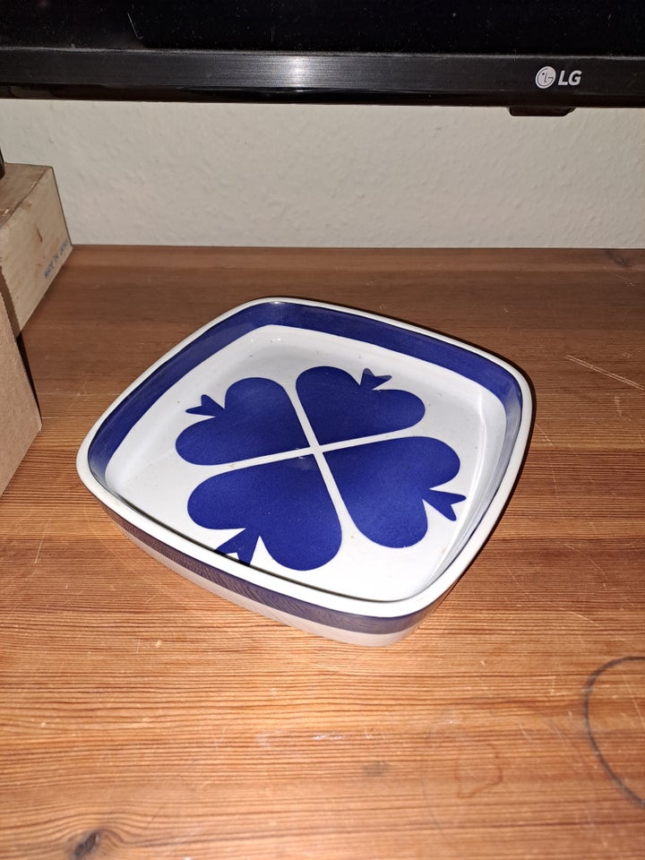 Porcelæn, Kongelig skål fra Den