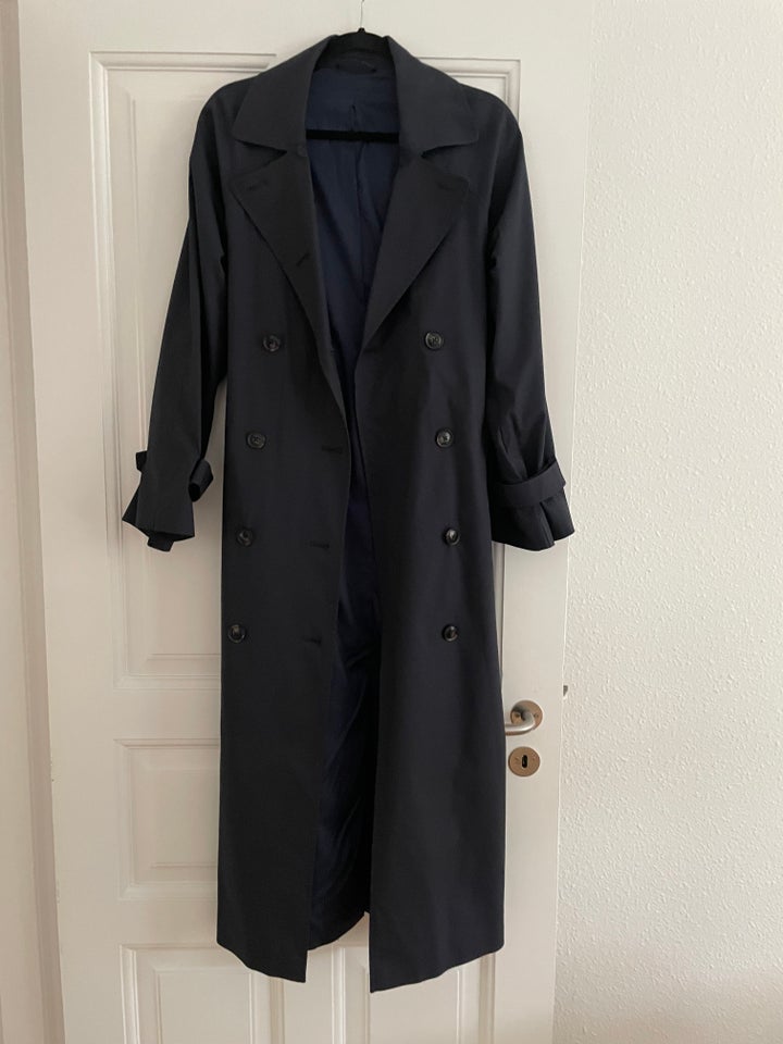 Trenchcoat, str. 34, Bruun og