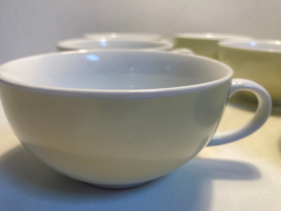 Porcelæn 9 ens store kopper