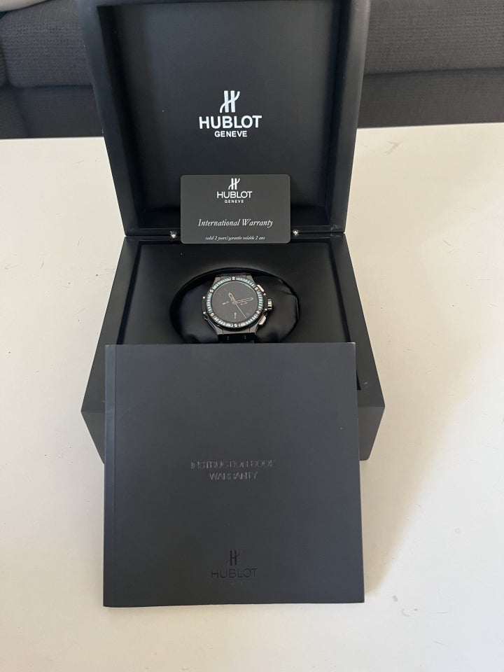 Unisexur, Hublot