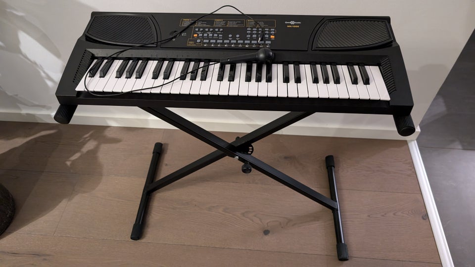 Keyboard, Gear4Music MK1000