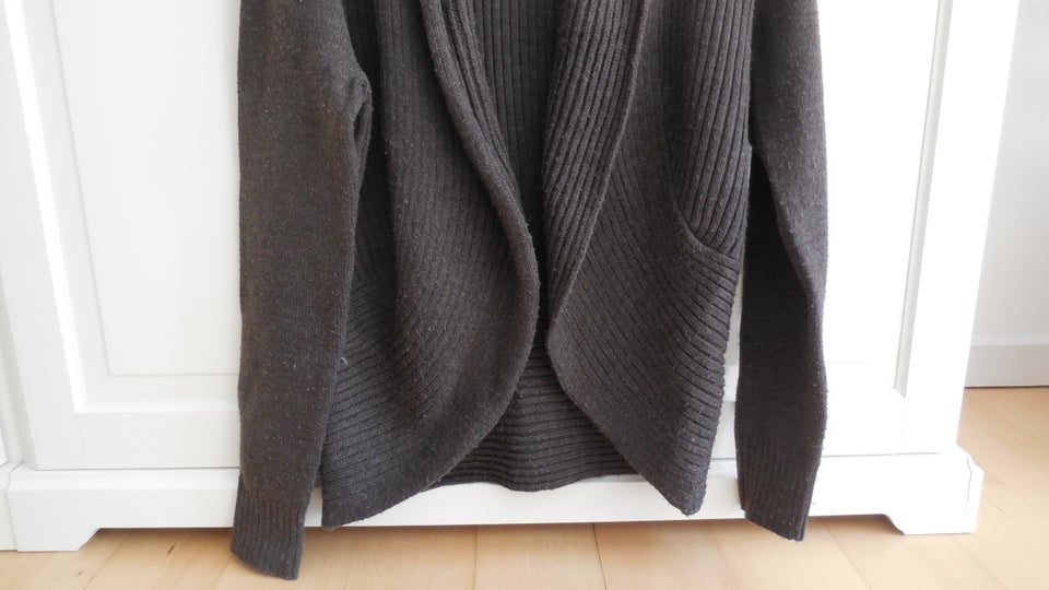 Cardigan, H  M, str. 36