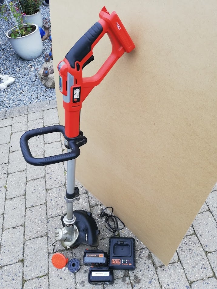 Græstrimmer BLACK  DECKER