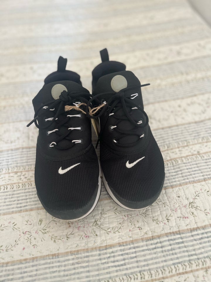 Sneakers, str. 38,5, Nike