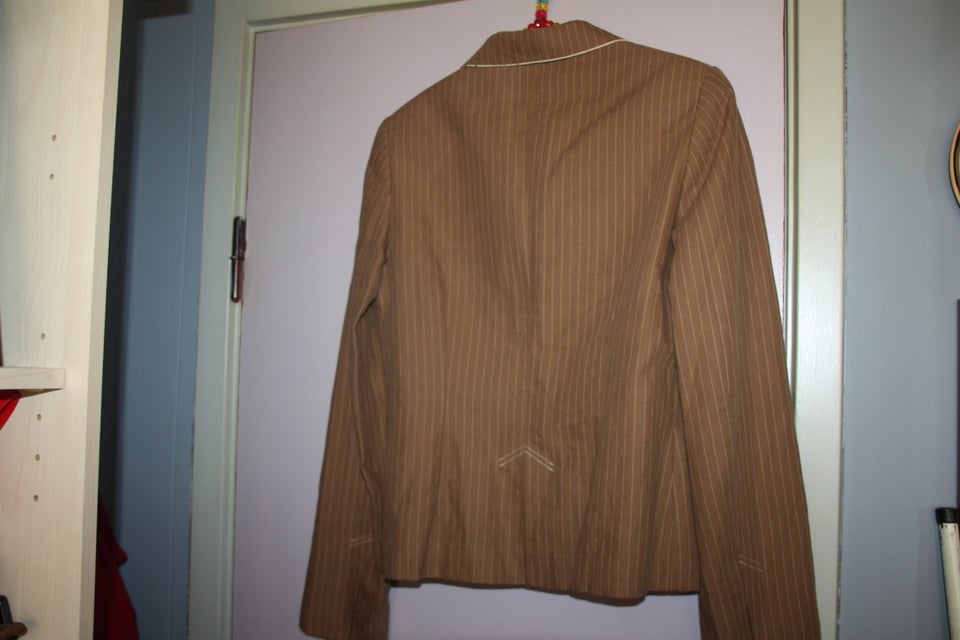 Blazer, str. 40, DAY Birger et