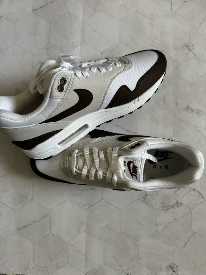 Sneakers Nike str 45