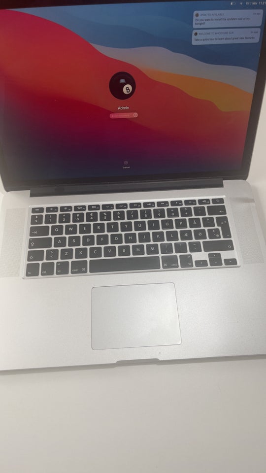 MacBook Pro, 16 GB ram, 1000 GB