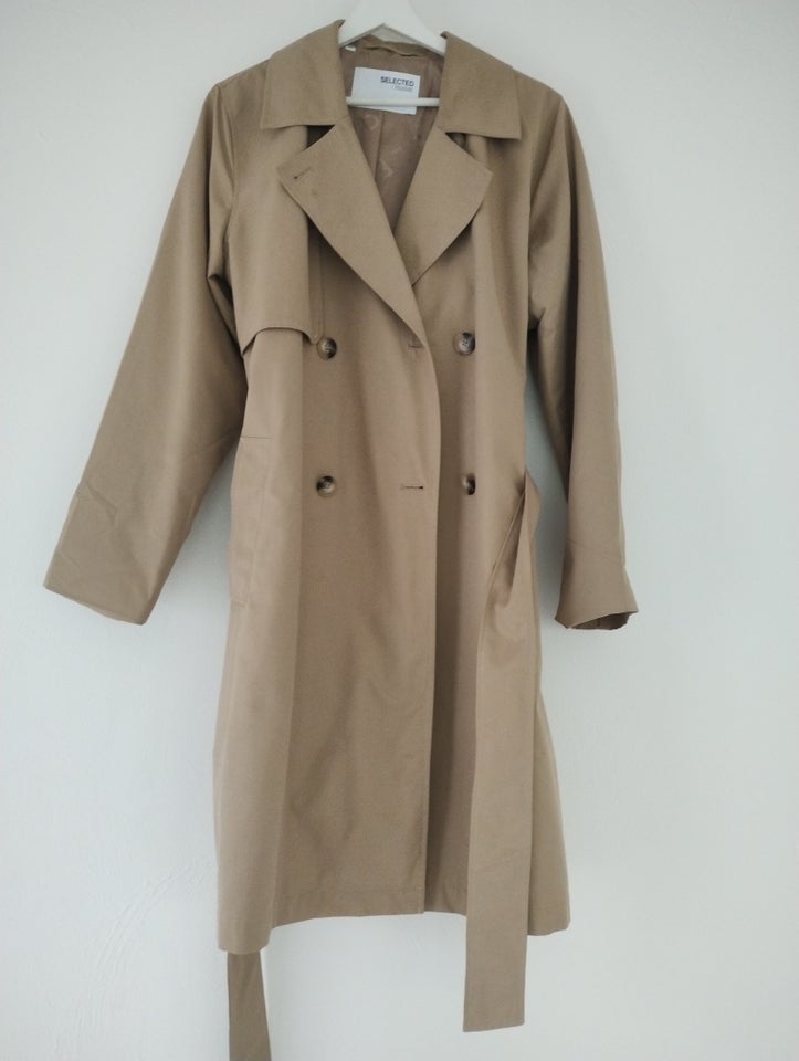 Trenchcoat, str. 40, Selected