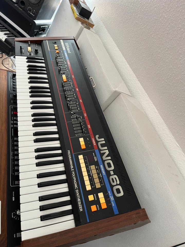 Synthesizer, Roland Juno 60