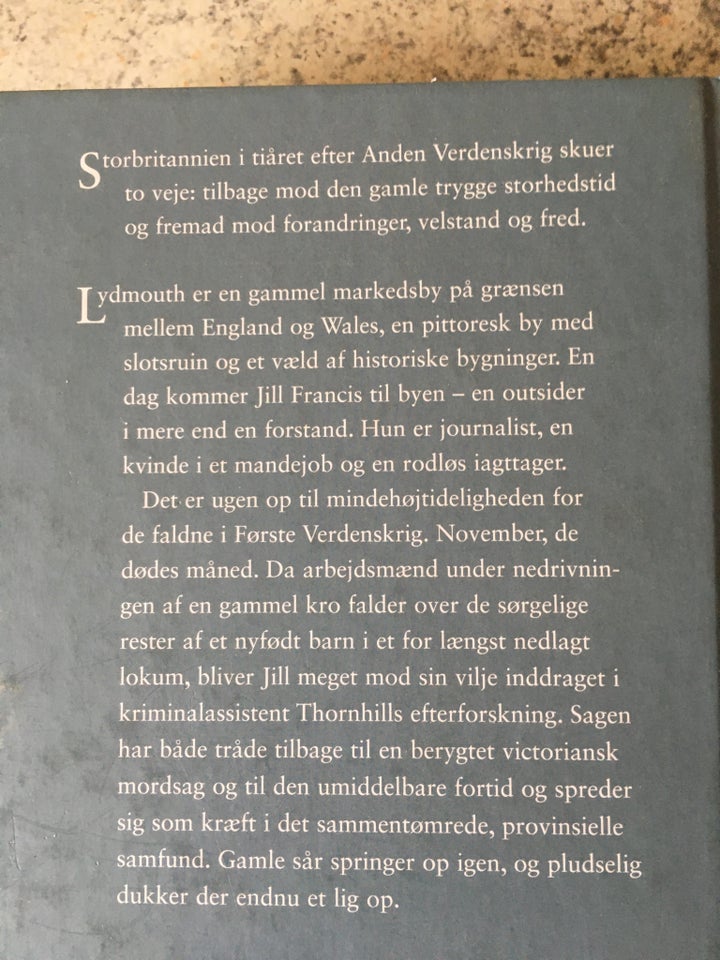 De dødes måned, Andrew Taylor,