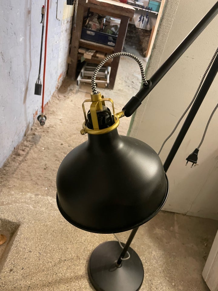 Gulvlampe, Ikea