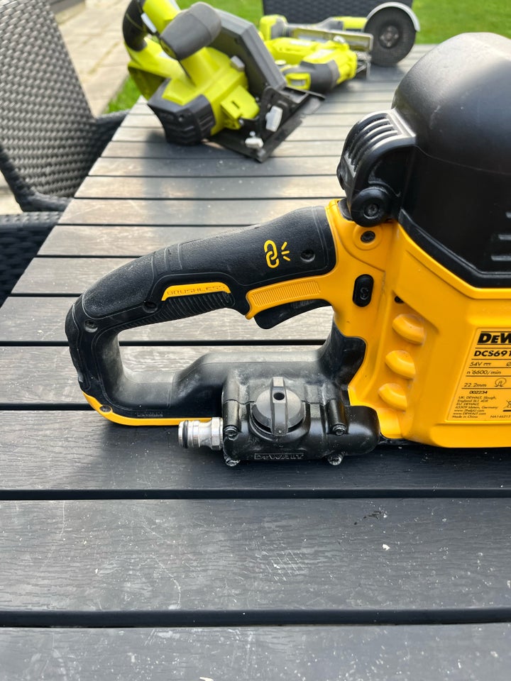 Betonsav, DEWALT