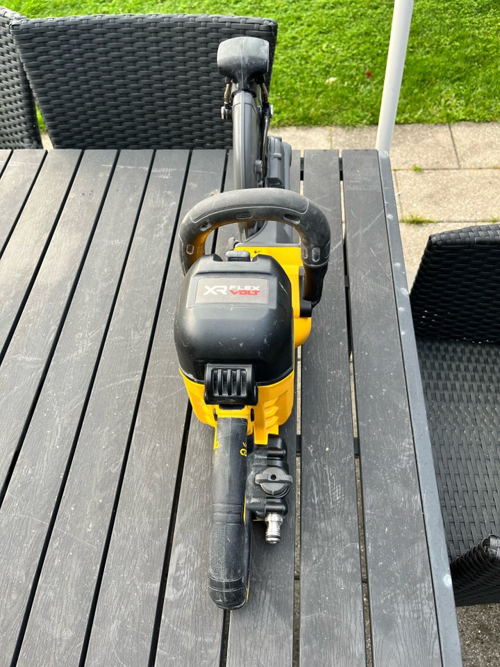 Betonsav, DEWALT