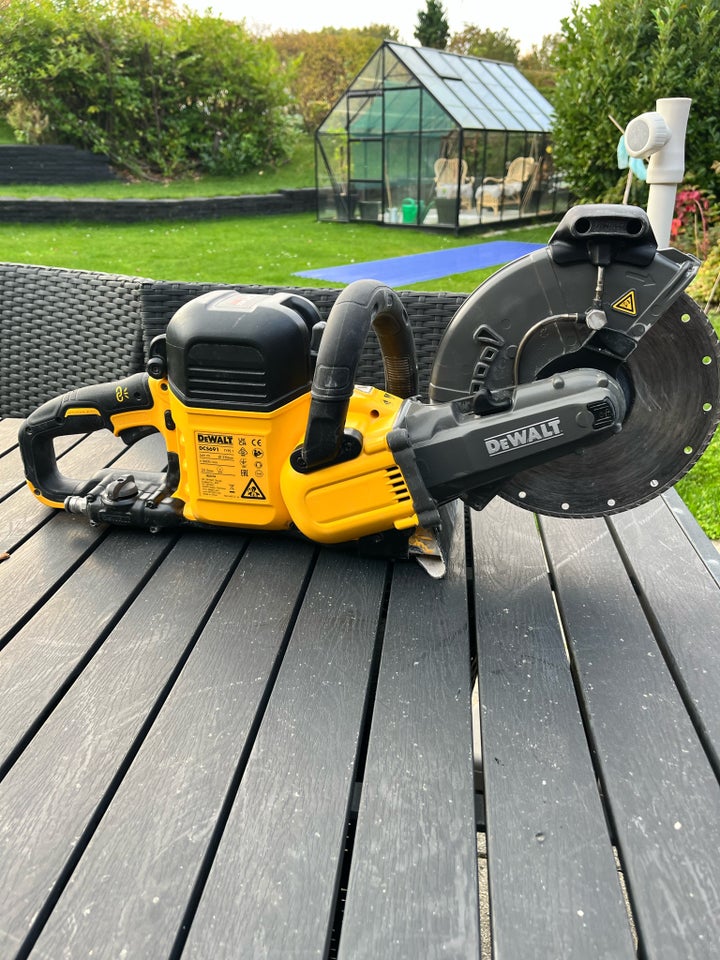 Betonsav, DEWALT