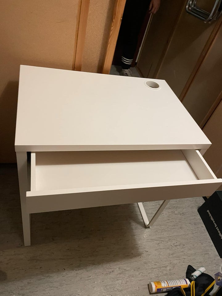 Skrivebord, MICKE, IKEA