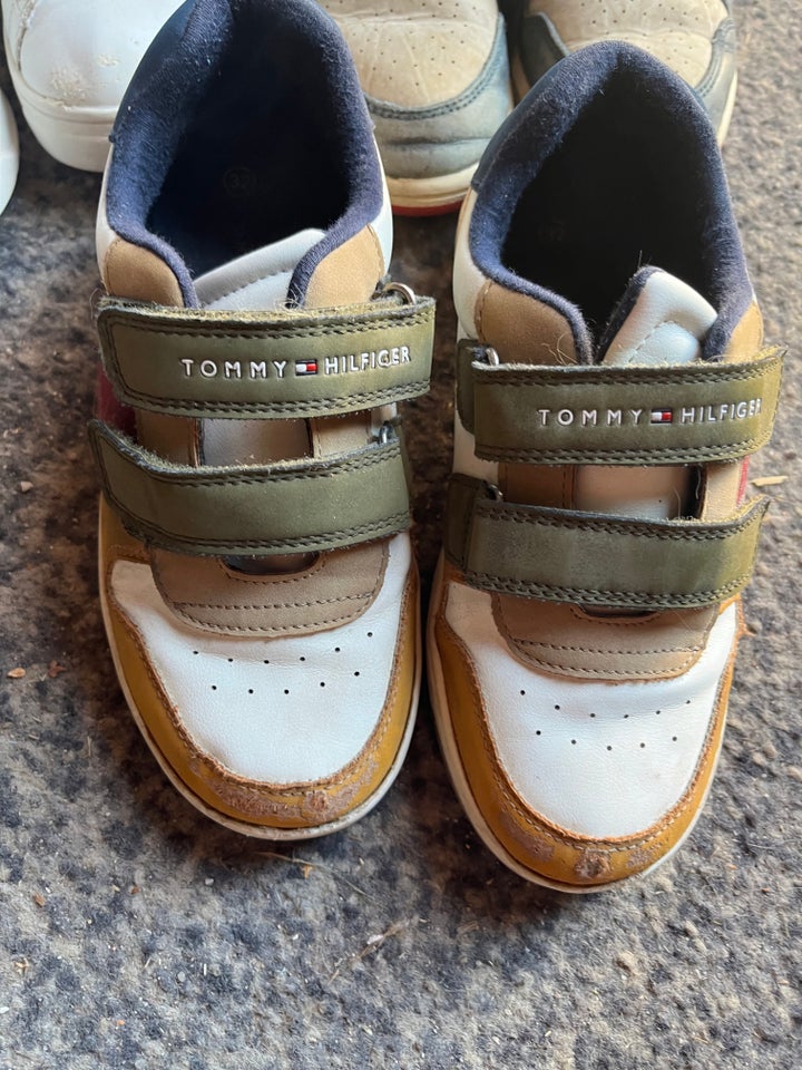 Sneakers, str. 32, Tommy