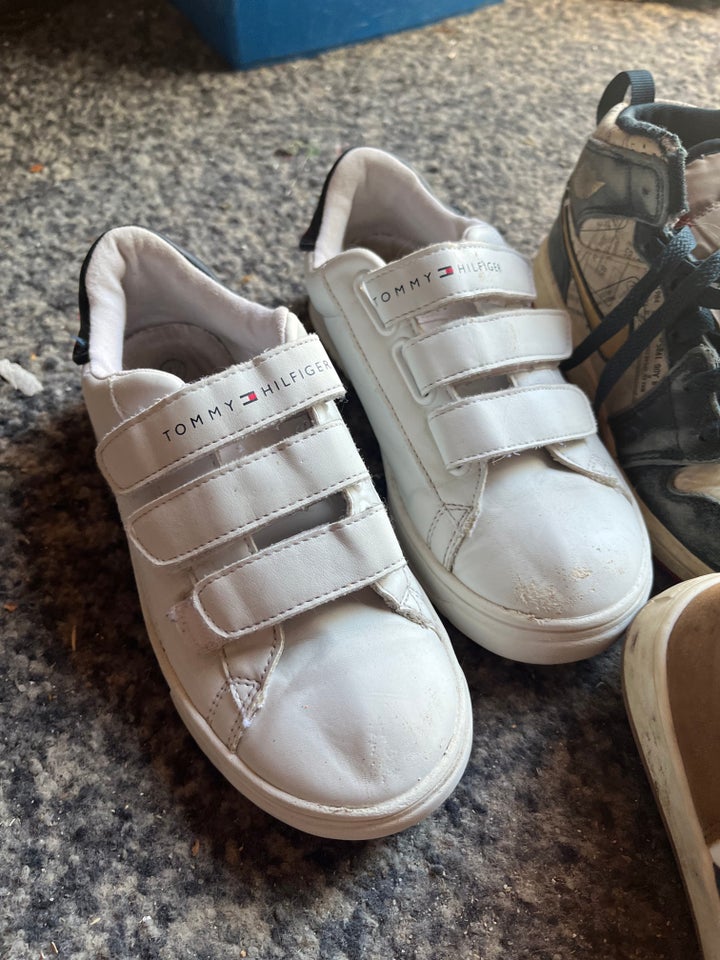 Sneakers, str. 32, Tommy