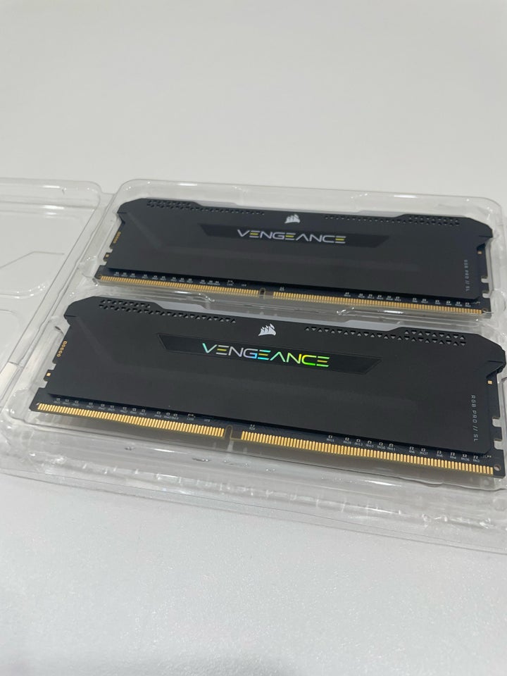 Corsair  16 DDR4 SDRAM