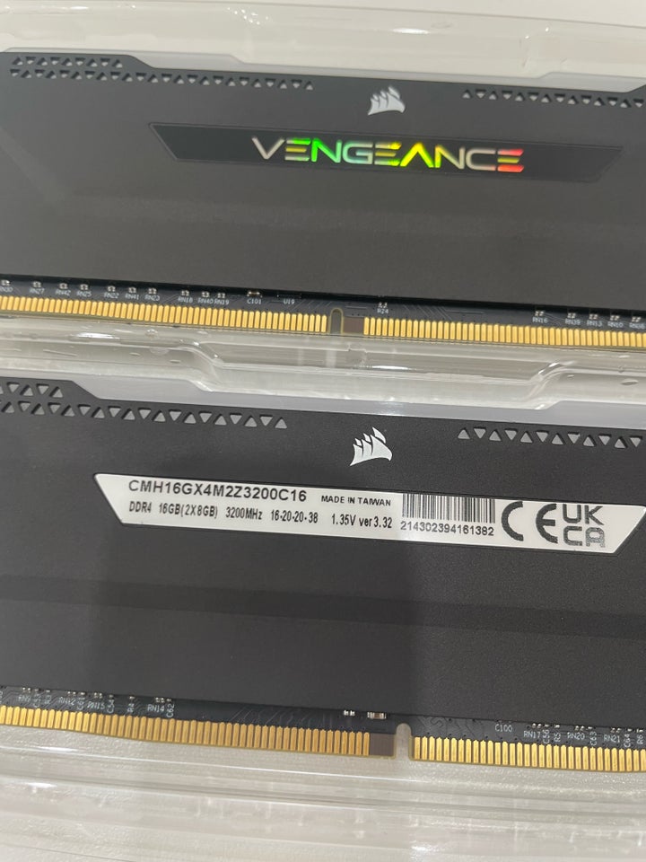 Corsair  16 DDR4 SDRAM