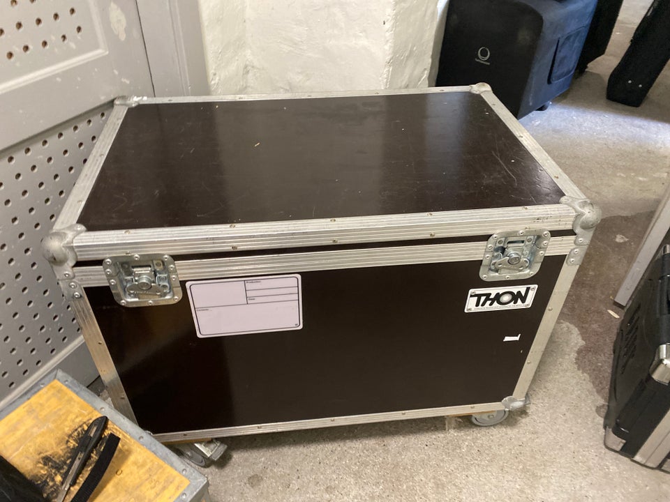 Thon stage box