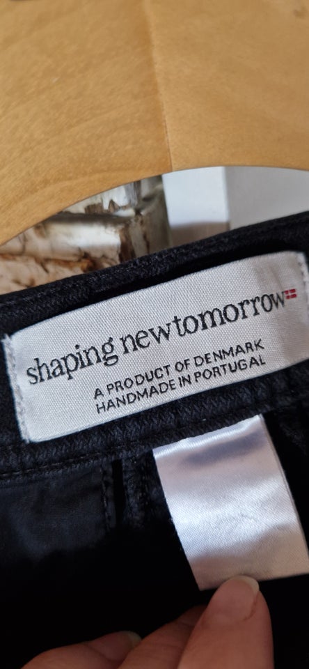 Chinos, Shaping new tomorrow, str.