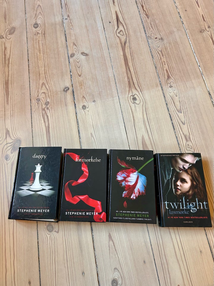 Twilight , Stephenie Meyer, genre: