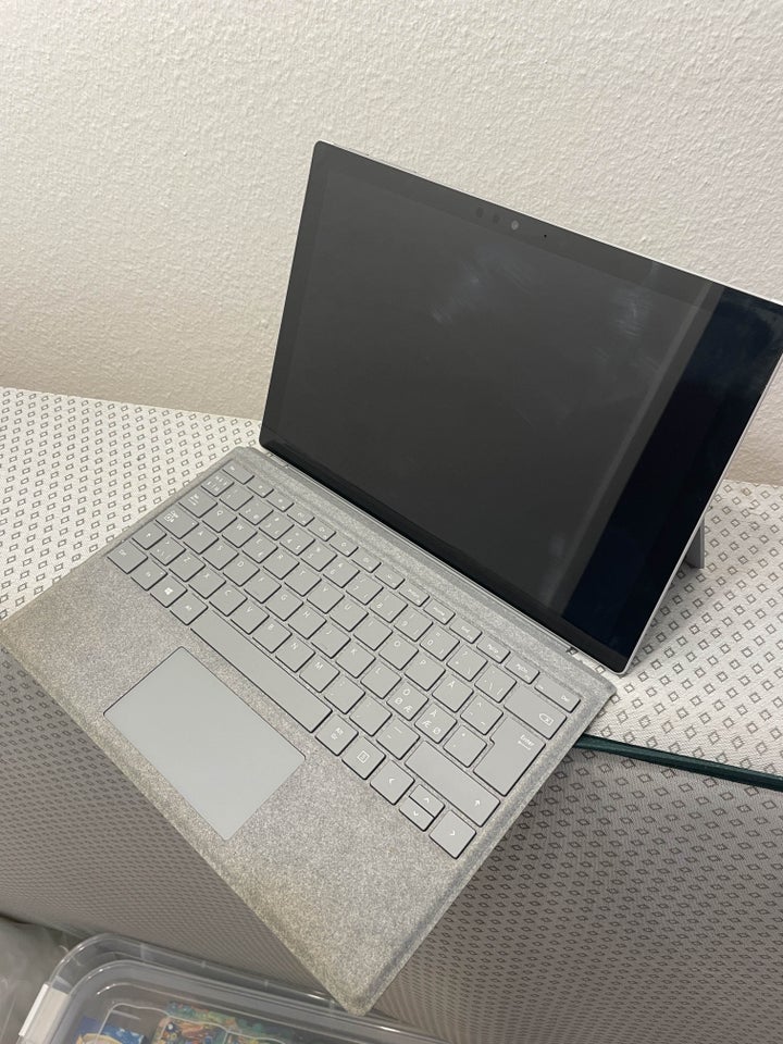 Microsoft Surface Pro 5, i5 2.6 GHz,