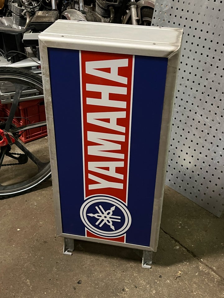 Yamaha lysskilt , Yamaha