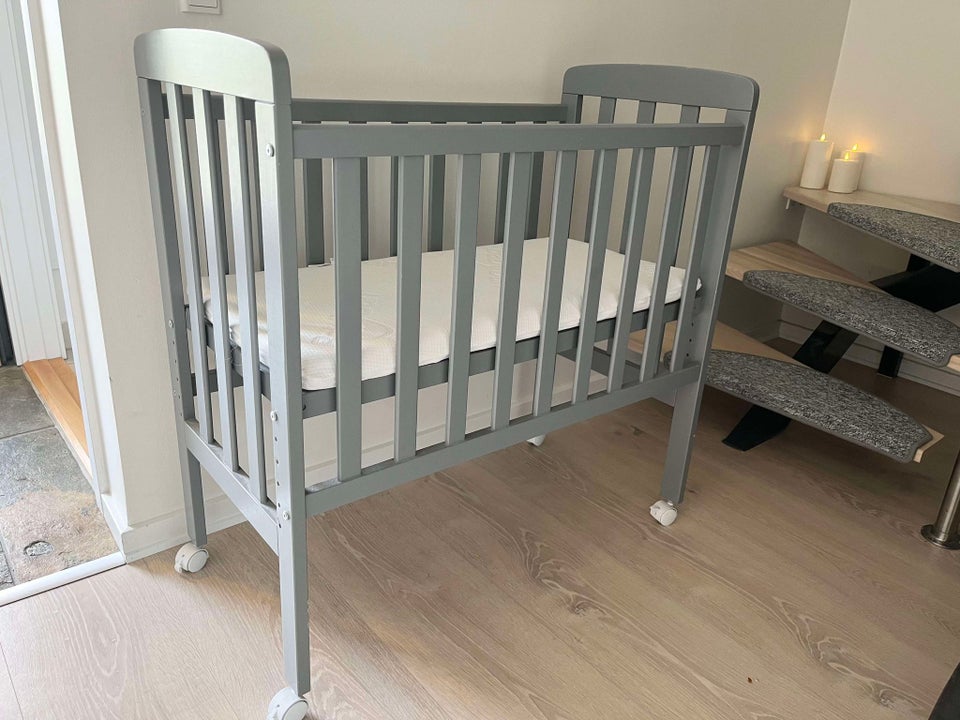 Seng-i-seng Bedside crib