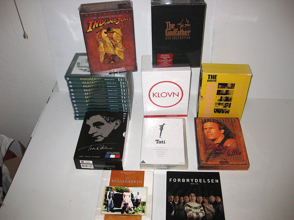 10 DVD BOKSE/SERIER, DVD, andet