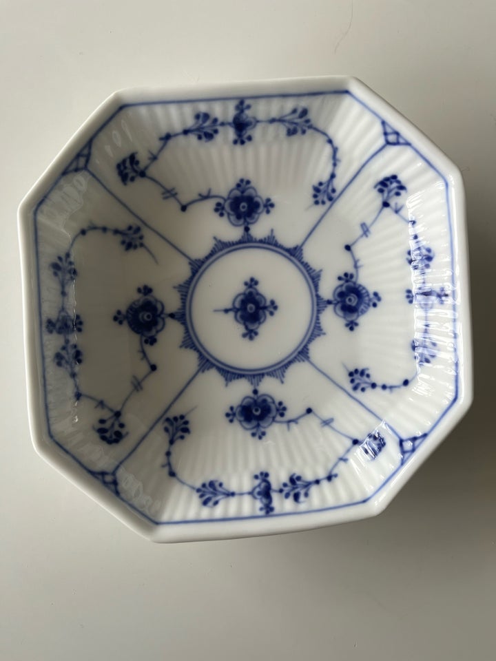 Porcelæn 8 - kantet skål  Royal
