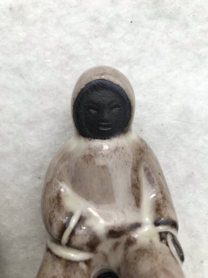 Porcelæn Inuit figur Hyllested