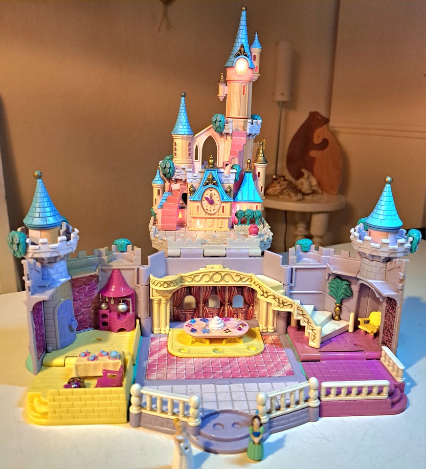 Polly Pocket, Askepots slot m lys og