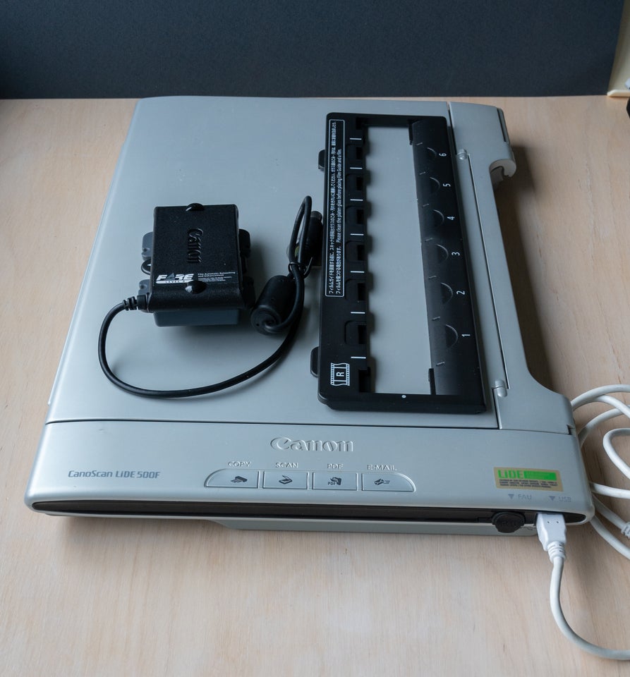Flat-bed scanner Canon LIDE 500F