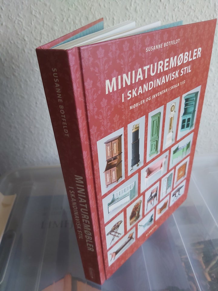 Miniaturemøbler i skandinavisk