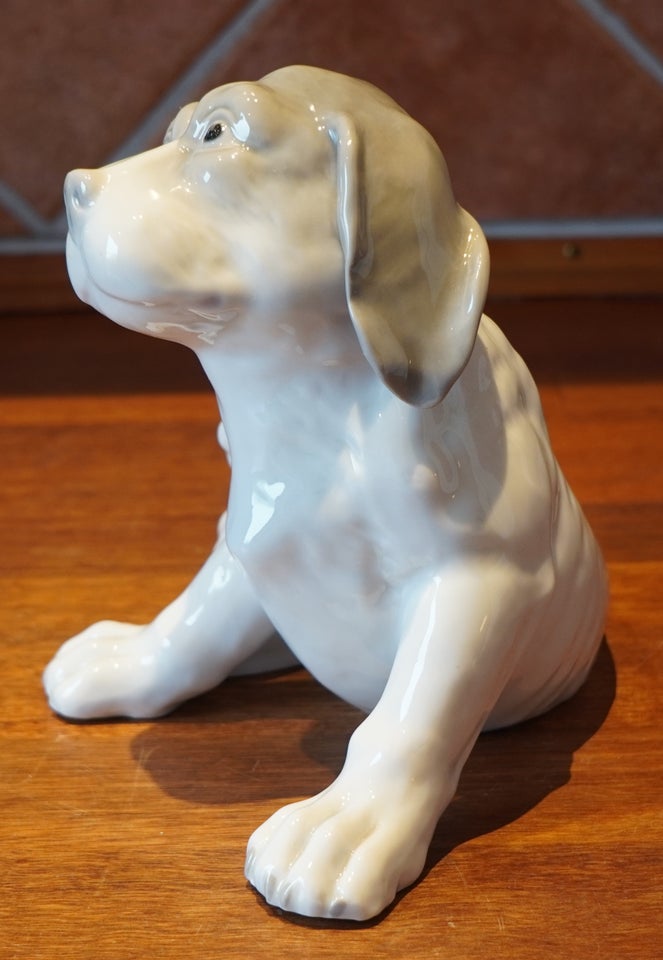 Stor hund / figur af pointer hvalp