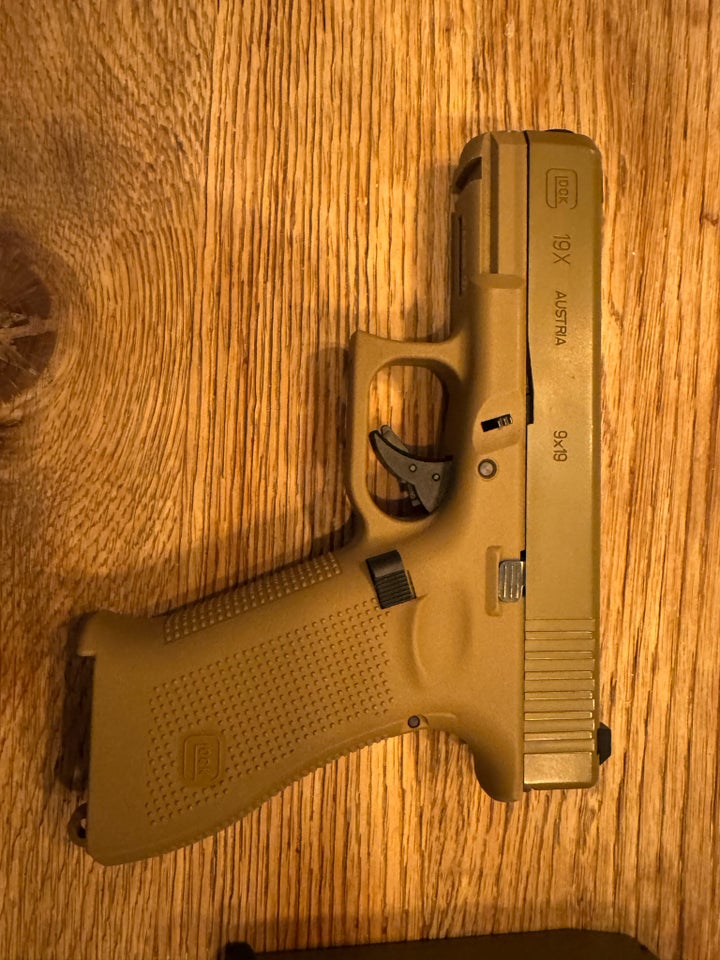 Andet legetøj, Glock 19 , Glock