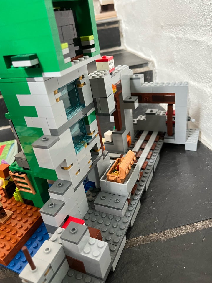 Lego Minecraft, LEGO 21155