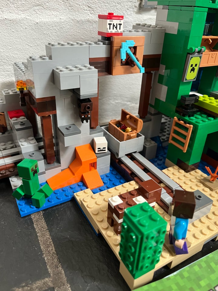 Lego Minecraft, LEGO 21155