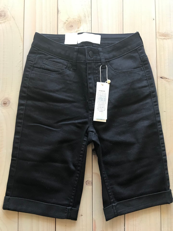 Shorts, Pieces, str. 26