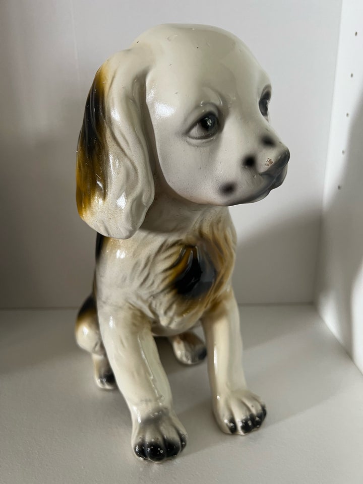 Flot gammel patineret hunde figur