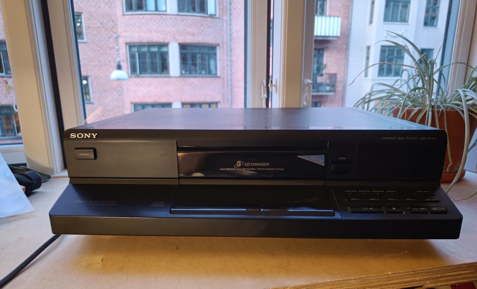 CD afspiller Sony CDP-CE105