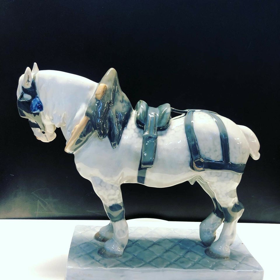 Brygget hest Porcelæn Figur  Royal