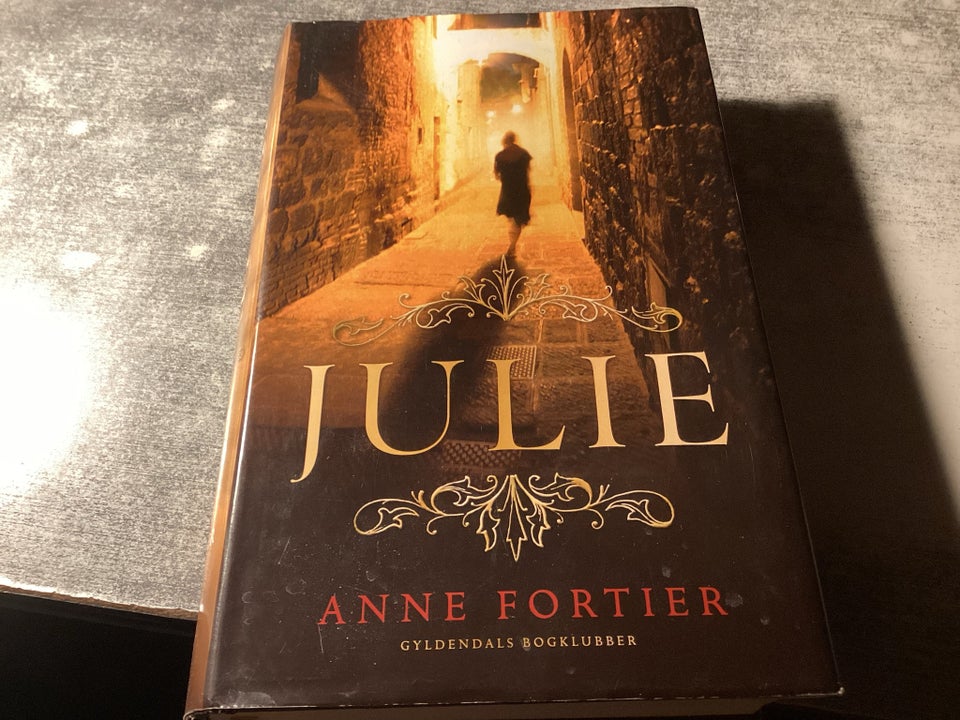 Julie , Anne Fortier div1, genre: