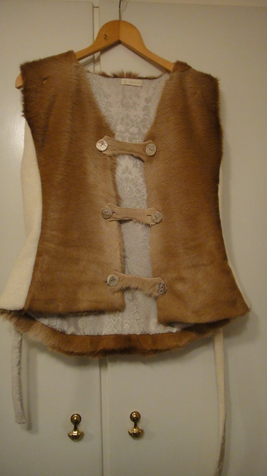 Vest, str. 38, Maria Rahbek