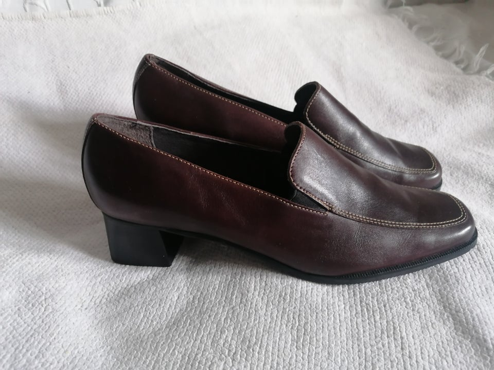 Pumps, str. 40, Hush Puppies - helt