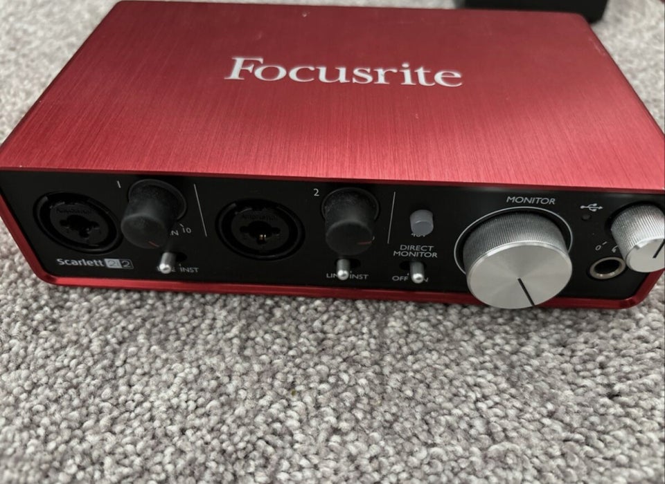 Focusrite Scarlett 2i2 2nd gen,